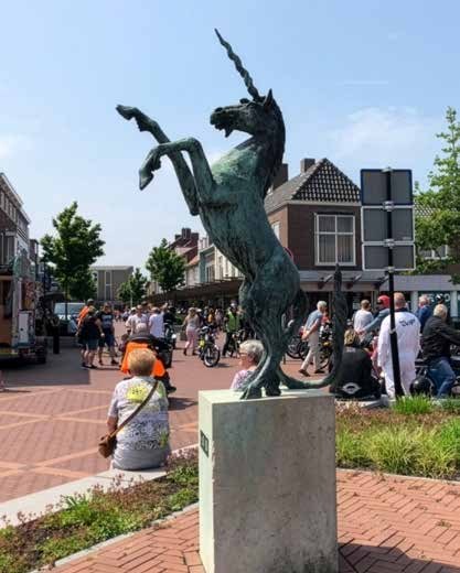 Het eenhoornbeeld in de Nieuwstraat in Oostburg